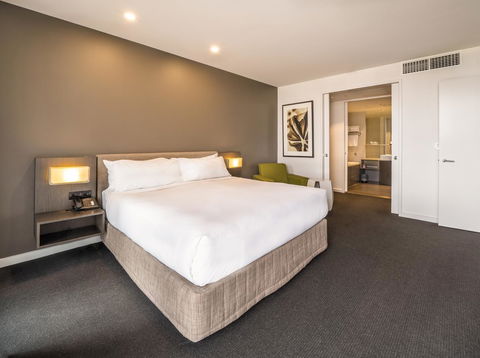 Pullman Adelaide - Bed n Breakfasts 7