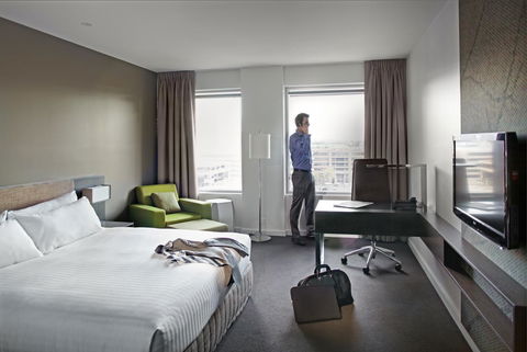 Pullman Adelaide - Bed n Breakfasts 41