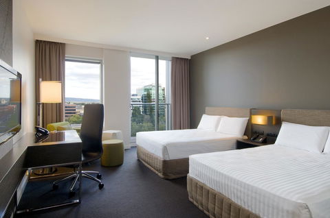 Pullman Adelaide - Bed n Breakfasts 40
