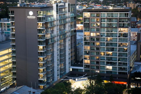 Pullman Adelaide - Bed n Breakfasts 4