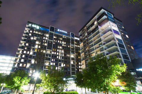 Pullman Adelaide - Bed n Breakfasts 3
