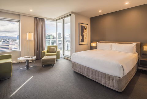 Pullman Adelaide - Bed n Breakfasts 5
