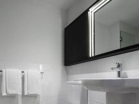 Ibis Adelaide - Bed n Breakfasts 10