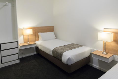 Bay 10 - Suites And Apartments - Accommodation Australia 24
