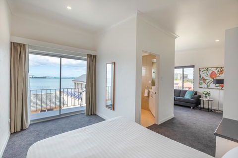 Bay 10 - Suites And Apartments - Accommodation Australia 11
