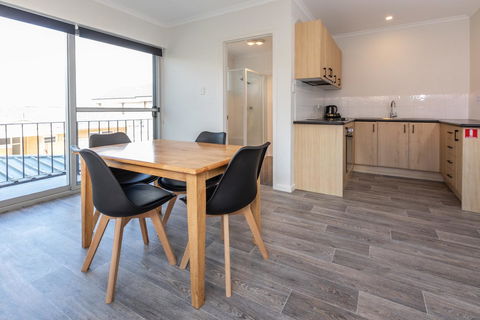 Bay 10 - Suites And Apartments - Accommodation Australia 10