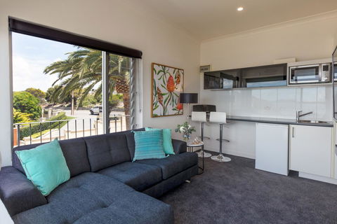 Bay 10 - Suites And Apartments - Accommodation Australia 6