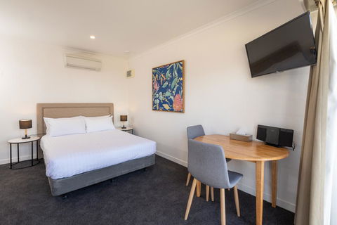 Bay 10 - Suites And Apartments - Accommodation Australia 8