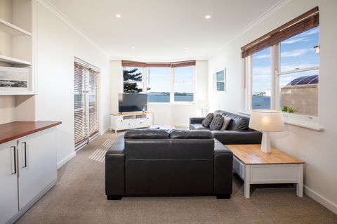 Bay 10 - Suites And Apartments - Accommodation Australia 33