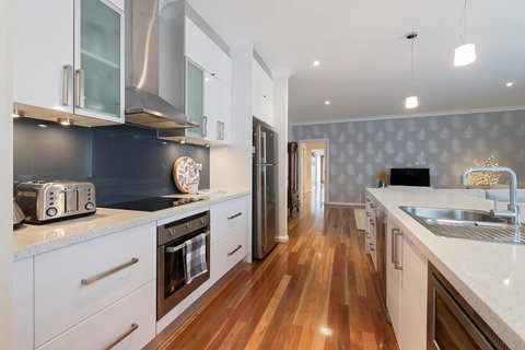 Boutique Getaway On Wright - Australia Shopping 2