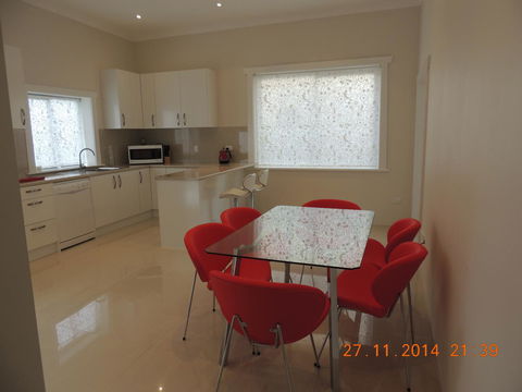 Glenelg - Marina Retreat - Australia Shopping 13