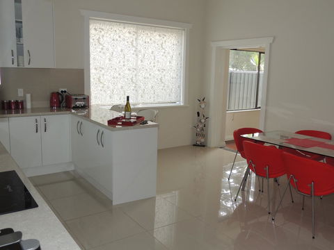 Glenelg - Marina Retreat - Australia Shopping 10