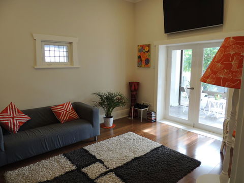 Glenelg - Marina Retreat - Australia Shopping 24