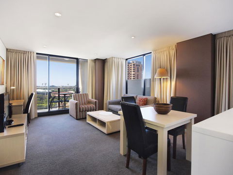 Oaks Adelaide Horizons Suites - Accommodation Australia 13