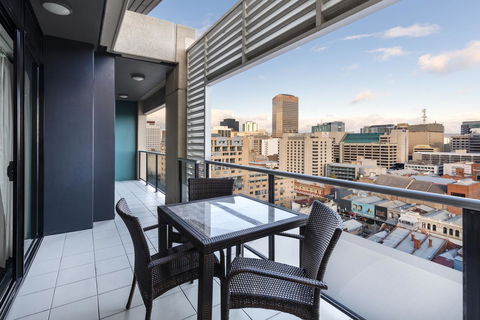 Oaks Adelaide Horizons Suites - Accommodation Australia 2