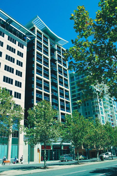 Oaks Adelaide Horizons Suites - Accommodation Australia 0