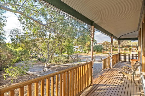 Rustic On 13th - Accommodation Australia 20