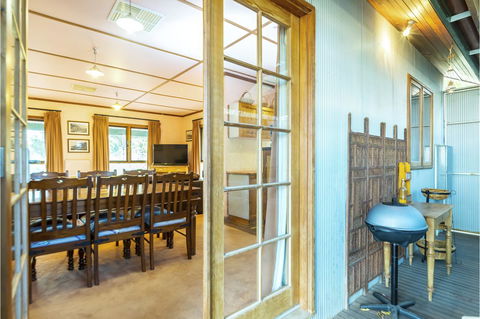 Rustic On 13th - Accommodation Australia 11