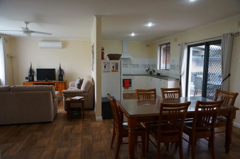 Kohinoor Getaway - Australia Shopping 1