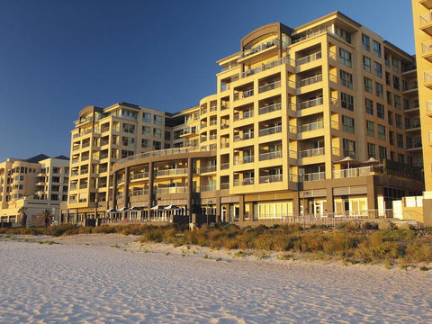 Oaks Glenelg Plaza Pier Suites - Accommodation Australia 1