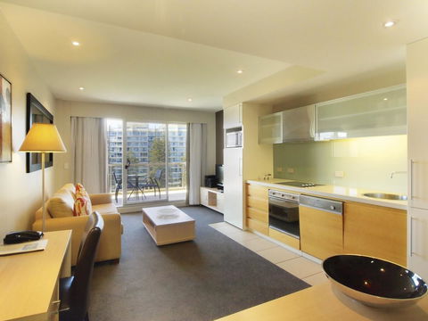 Oaks Glenelg Plaza Pier Suites - Accommodation Australia 6