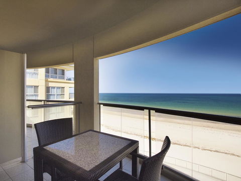 Oaks Glenelg Plaza Pier Suites - Accommodation Australia 4