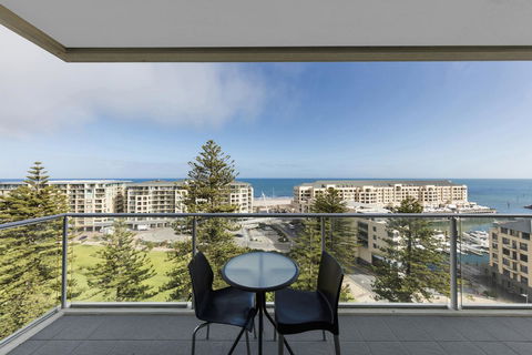 Oaks Glenelg Liberty Suites - Accommodation Australia 11
