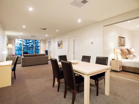 Oaks Glenelg Liberty Suites - Accommodation Australia 24