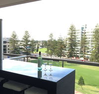 Beachside Luxury getaway in Glenelg - Accommodation Australia