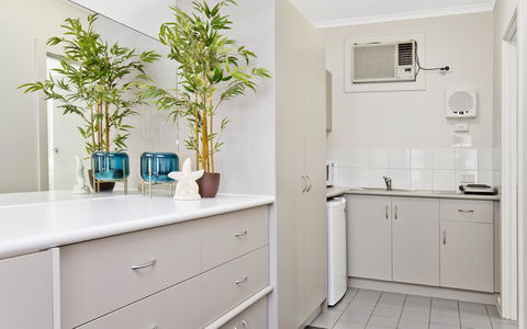 Glenelg Oasis Studios - Accommodation Australia 7