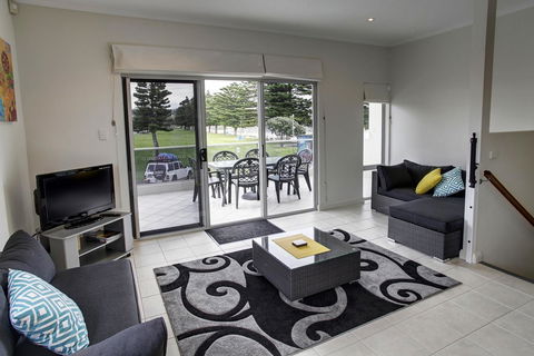 Tasman Beachside Apartment - Accommodation Australia 4