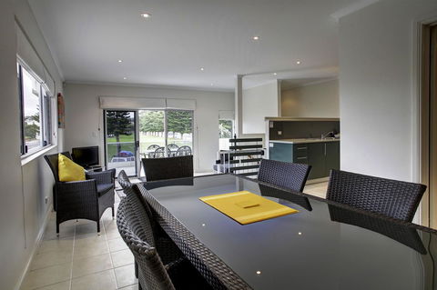 Tasman Beachside Apartment - Accommodation Australia 5