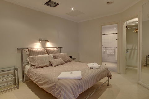 Tasman Beachside Apartment - Accommodation Australia 6