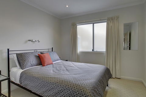 Tasman Beachside Apartment - Accommodation Australia 8