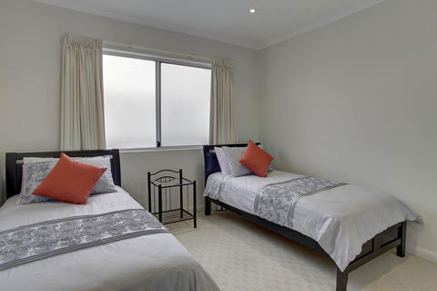 Tasman Beachside Apartment - Accommodation Australia 9