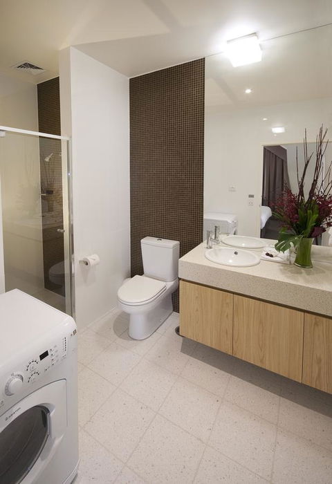 Majestic Old Lion Apartments - Accommodation Australia 4