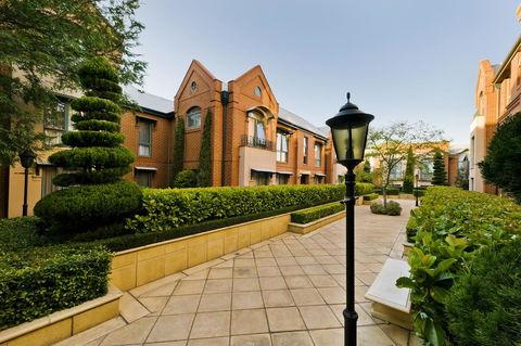Majestic Old Lion Apartments - Accommodation Australia 0