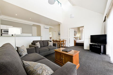 Majestic Old Lion Apartments - Accommodation Australia 6