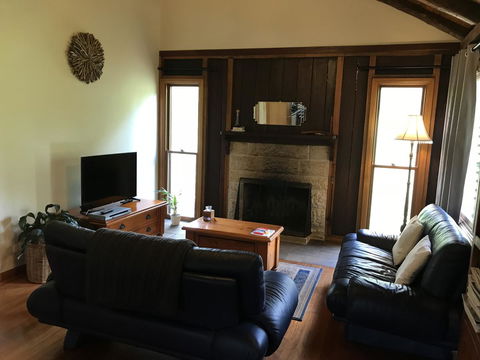 Ghost Hill Road Retreat - Accommodation Australia 3
