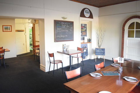 Commercial Hotel Morgan - Bed n Breakfasts 5