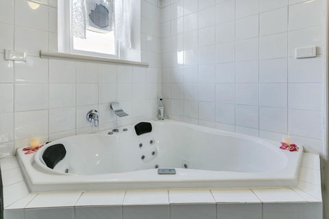 \'THE CHURCH\' Guest Home, Gawler Barossa Region - Accommodation Australia 6