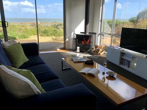 Coorong Waterfront Retreat - Local Tourism 8