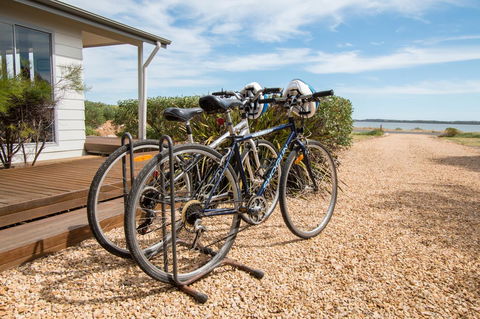 Coorong Waterfront Retreat - Local Tourism 5