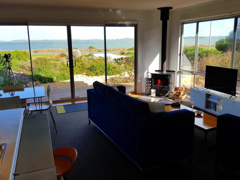 Coorong Waterfront Retreat - Local Tourism 0