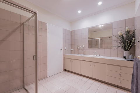 Adelaide Style Accommodation-Close To City-North Adelaide-3 Bdrm- FREE Parking - Accommodation Australia 31