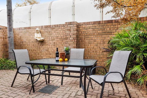 Adelaide Style Accommodation-Close To City-North Adelaide-3 Bdrm- FREE Parking - Accommodation Australia 24