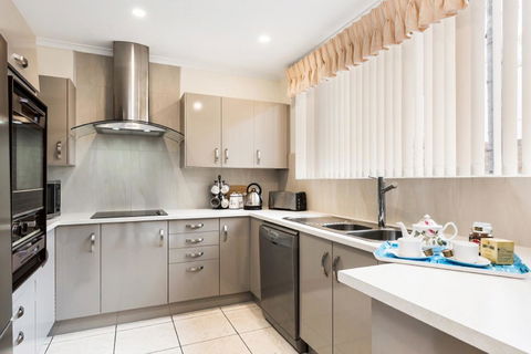 Adelaide Style Accommodation-Close To City-North Adelaide-3 Bdrm- FREE Parking - Accommodation Australia 6