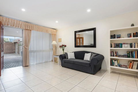 Adelaide Style Accommodation-Close To City-North Adelaide-3 Bdrm- FREE Parking - Accommodation Australia 7