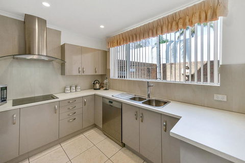 Adelaide Style Accommodation-Close To City-North Adelaide-3 Bdrm- FREE Parking - Accommodation Australia 9