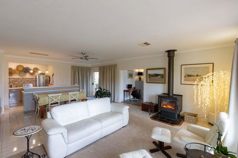 Angaston House - Accommodation Australia 2
